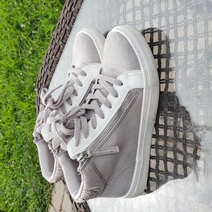 Women's Universal Thread high top zipper side sneakers